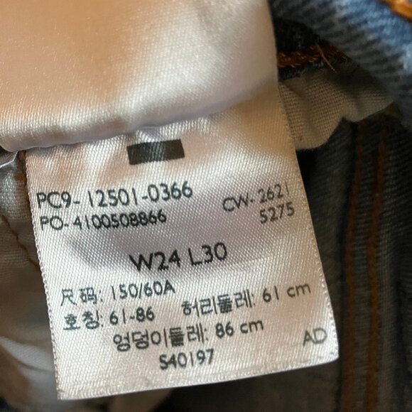 Women's Levi's 501 24x30 with stretch - Picture 5 of 8